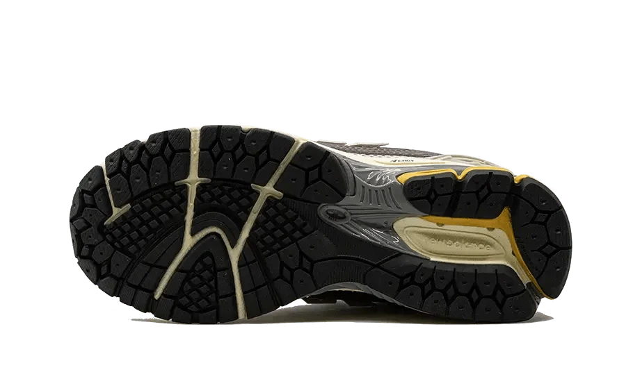 1906R Licorice - NEWTREATS - SNEAKERS STORE