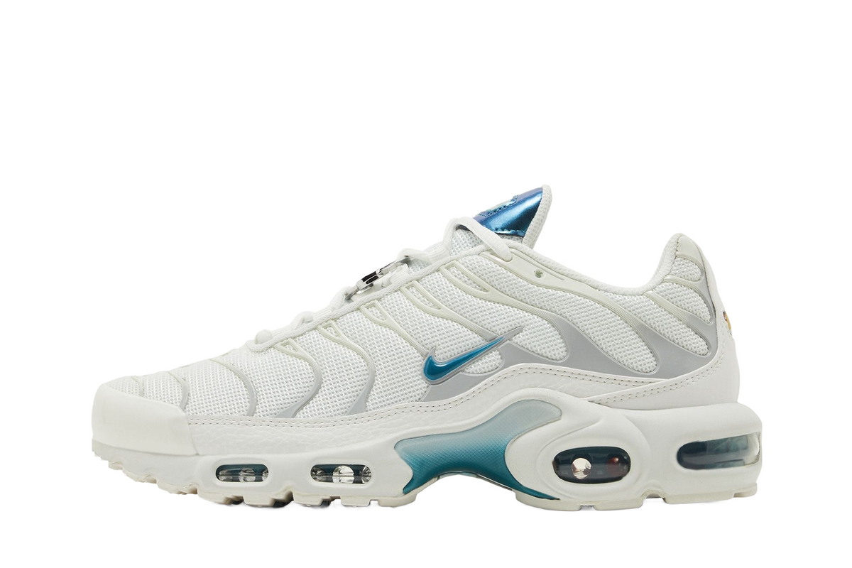 nike air max plus metallic teal — transparent background