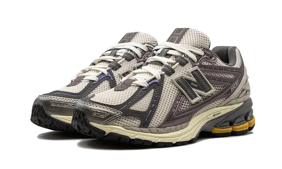 1906R Licorice - NEWTREATS - SNEAKERS STORE