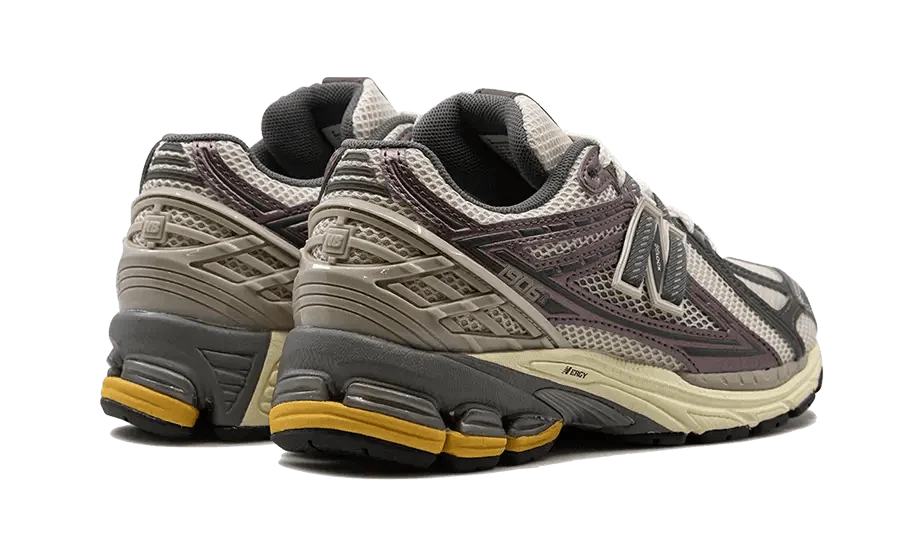 1906R Licorice - NEWTREATS - SNEAKERS STORE