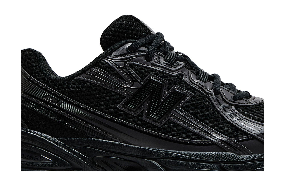 New Balance 740 Triple Black