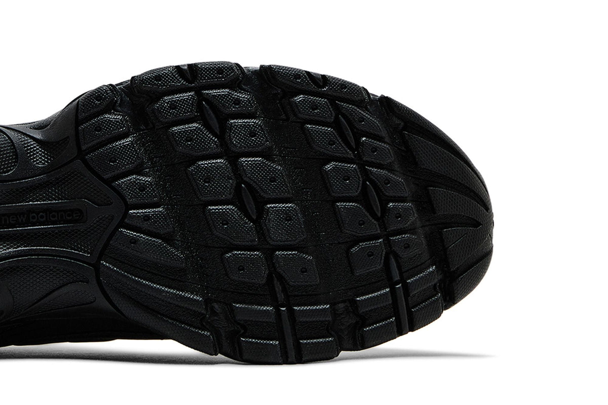 New Balance 740 Triple Black