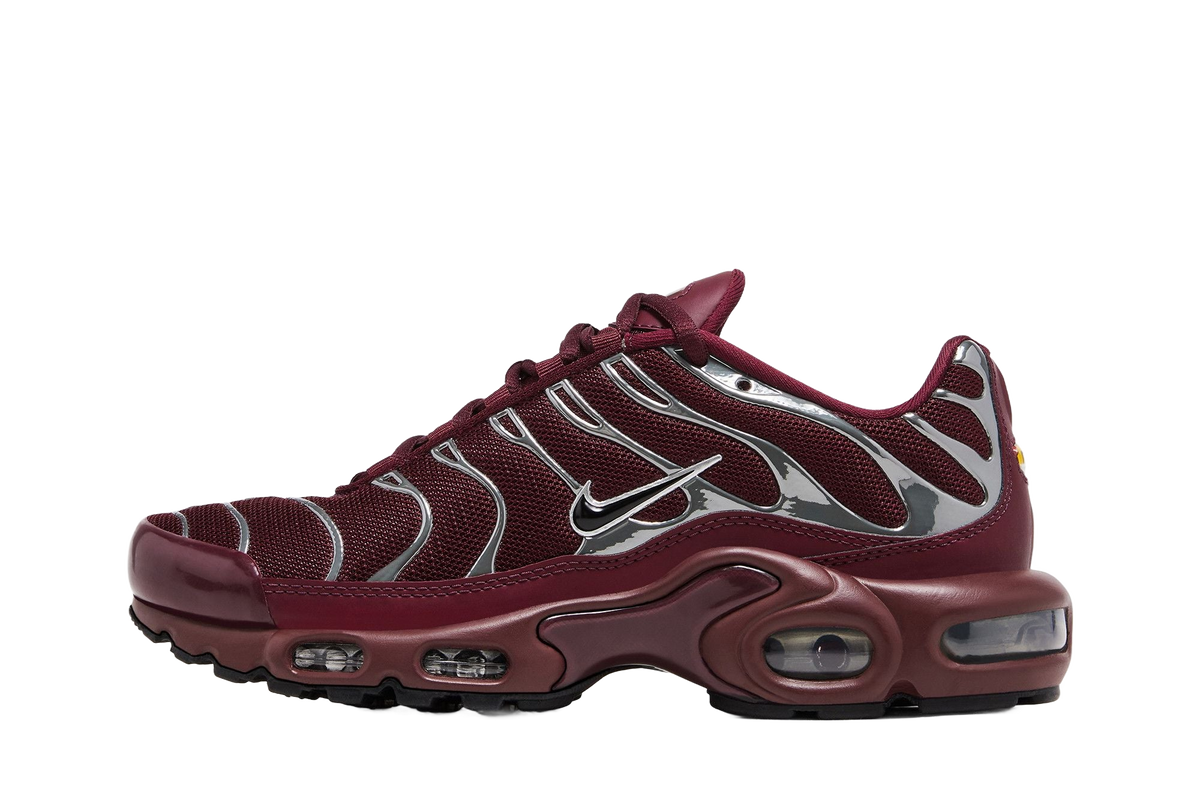 nike air max plus se night maroon metallic silver — transparent background